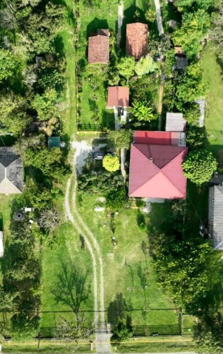 מרטווילי Tiny Houses Genacvale מראה חיצוני תמונה